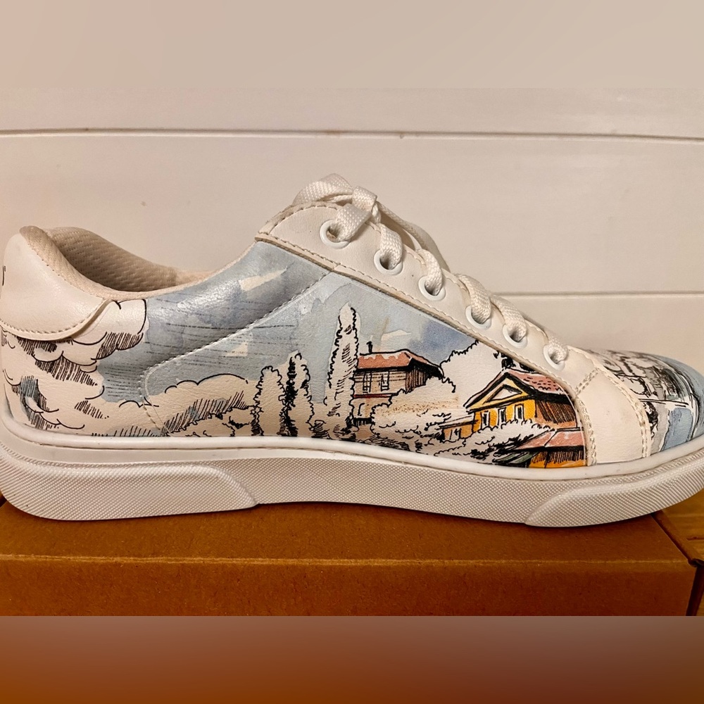 DOGO Women’s Ace Trainers in “Lago Di Como” design. Great condition. Size 7.5